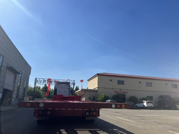13.75米低平板運(yùn)輸半掛車生產(chǎn)