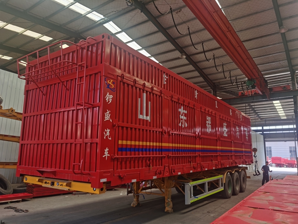 新型平移自卸車